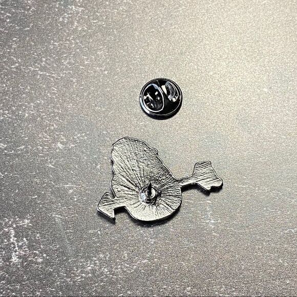 Skull & Arrow Enamel Pin/ Brooch Lapel - Picture 4 of 6